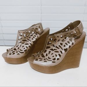 Steve Madden Gabel Taupe Cutout Wedge Heels 7.5